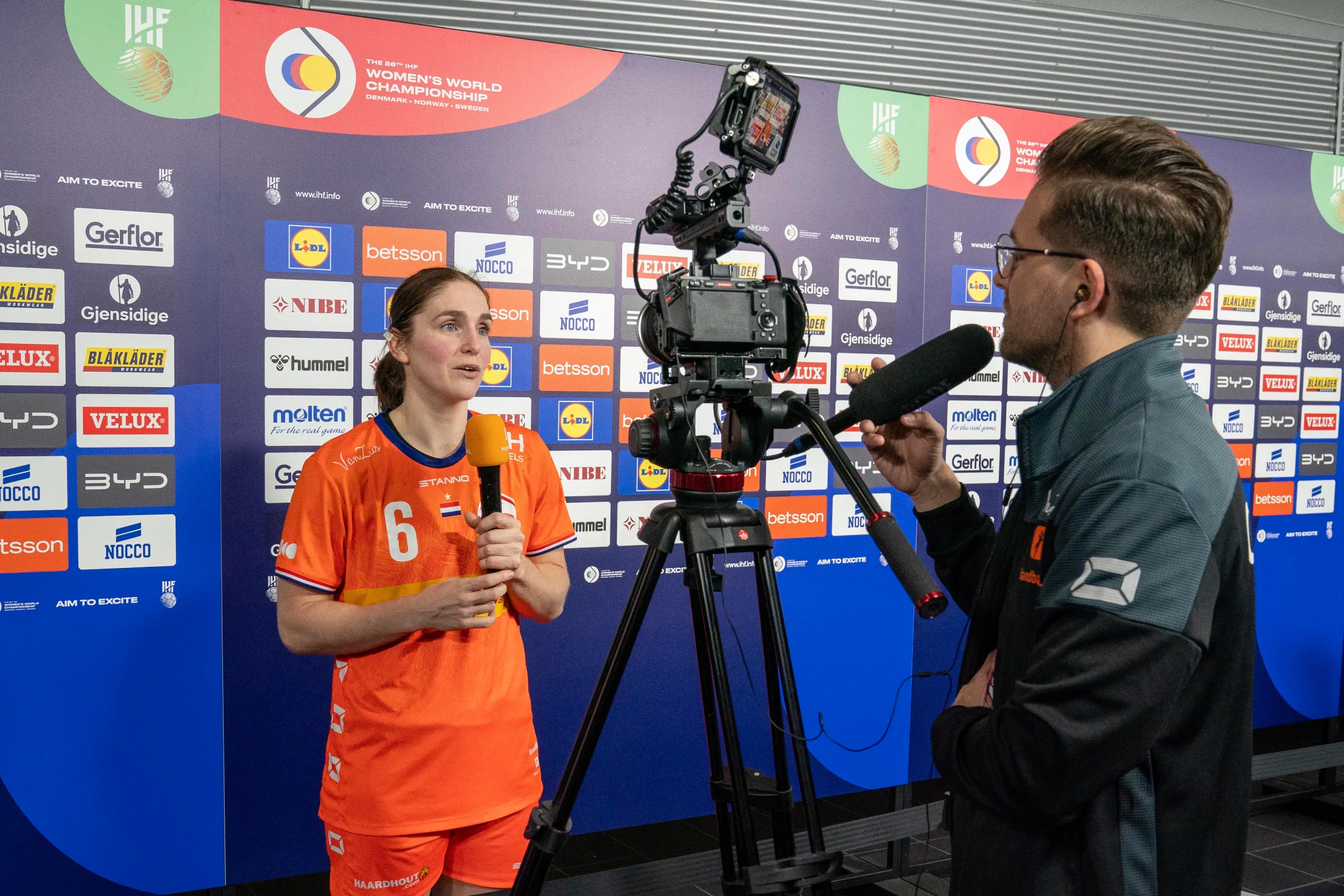 Justin Kevenaar interviewt Laura van der Heijden.