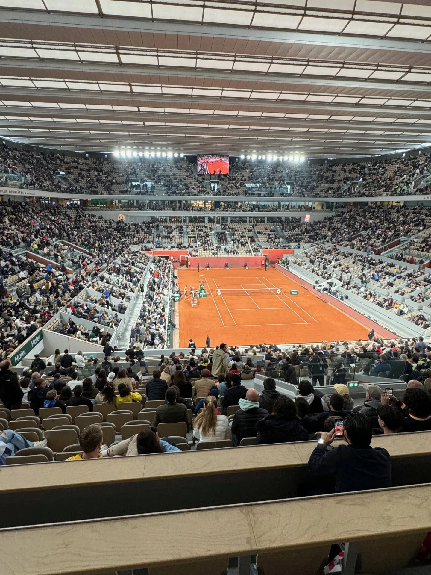 Foto vanaf de perstribune richting center court