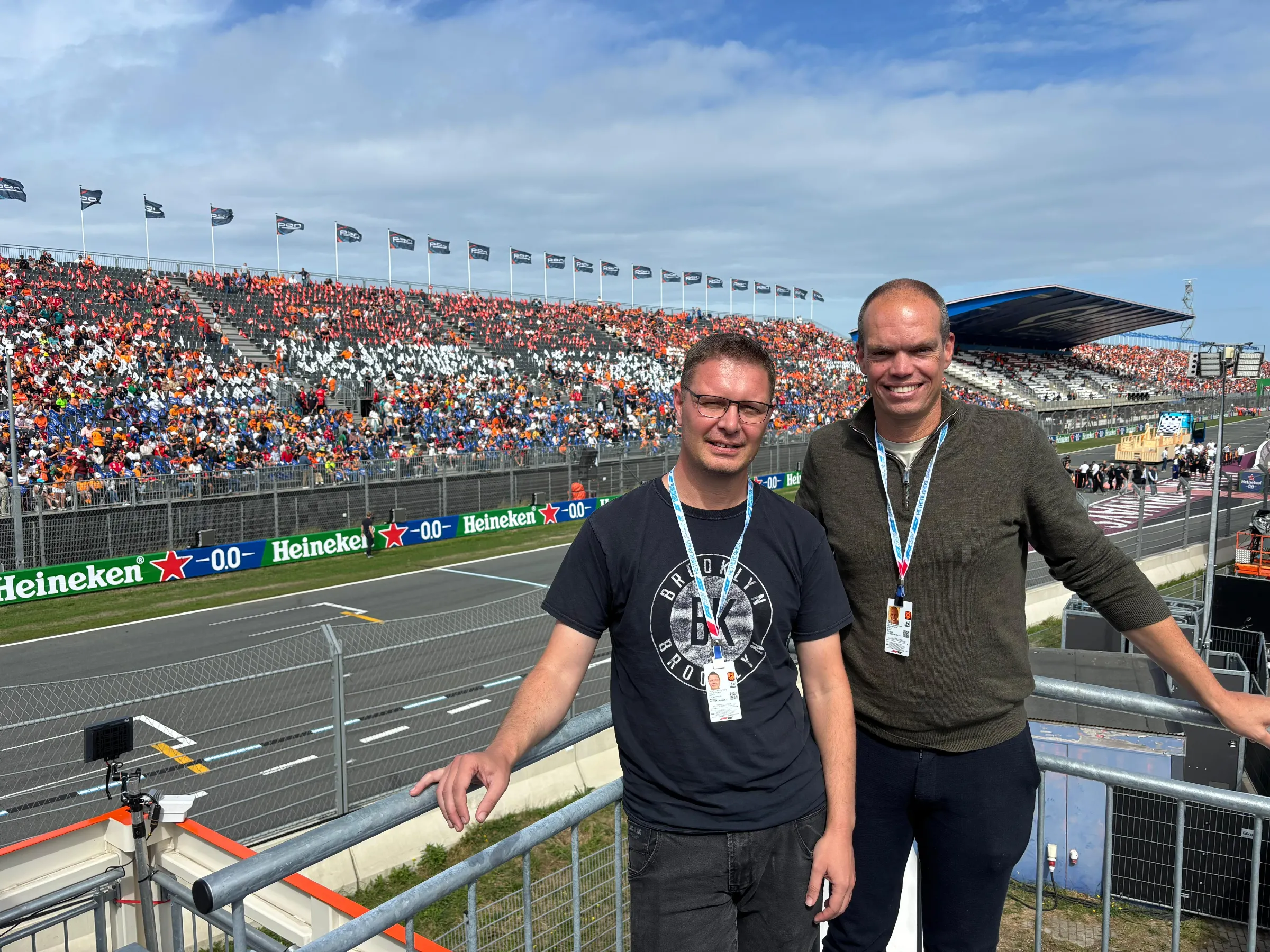 Verslaggevers Rijnmond helpen visueel gehandicapten bij Dutch GP